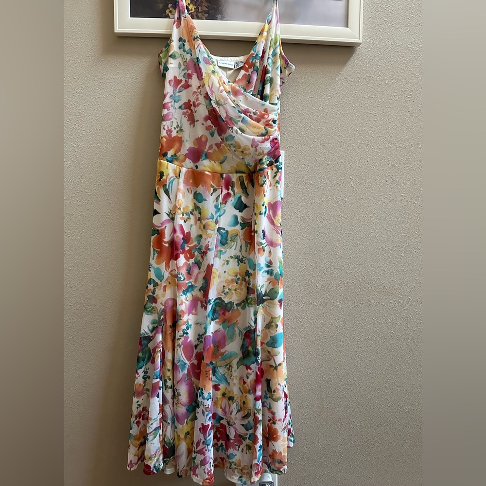 Newport News Lightweight Floral Spaghetti Strap Dress in Size 10.